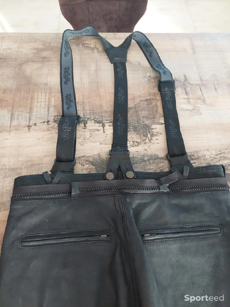 Pantalon moto neuf Ajouté le : 21/12/2023