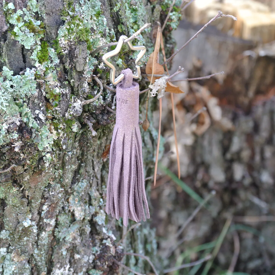 Porte clef pompon en cuir pailleté - La Cartablière