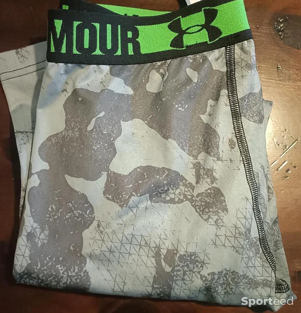 Under Armour Top infragear Gris camo xl  jr neuf Ajouté le : 29/08/2024